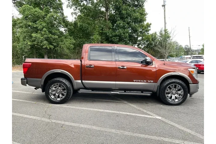 $29485 : Nissan Titan 2018 4x4 S 4dr image 4