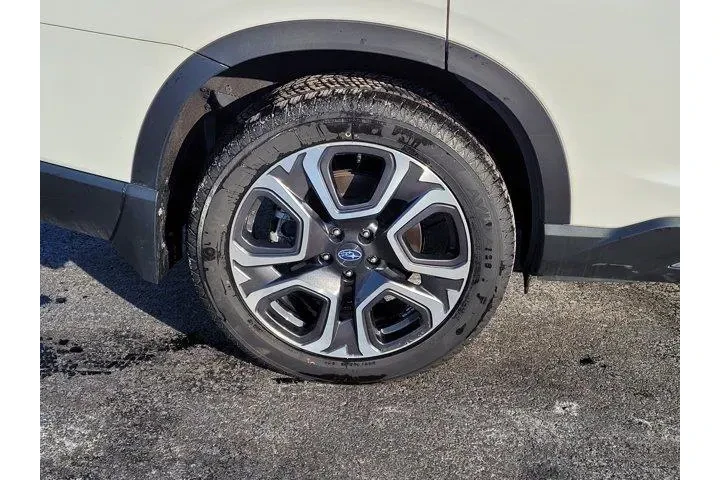 $31981 : Subaru Ascent 2023 AWD Limit image 9