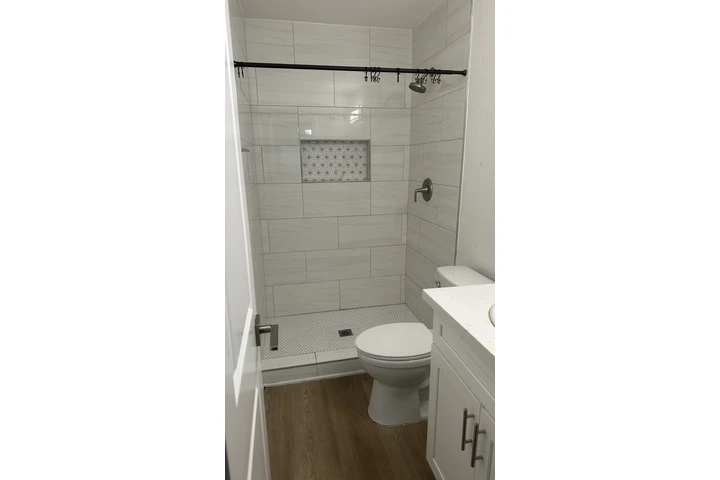 $1200 : Cuarto de renta con baño image 3