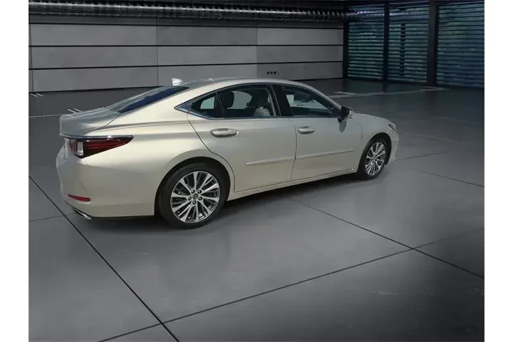 $31388 : Lexus ES 350 2019 Luxury 4dr image 8