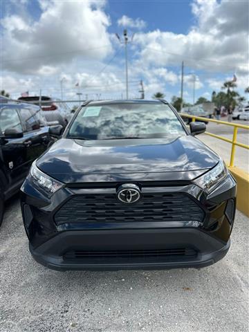 $2300 : 2019 Toyota RAV4 LE image 3