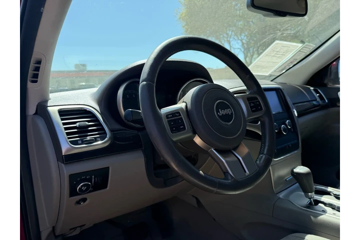 $14500 : 2011 Grand Cherokee Laredo image 6