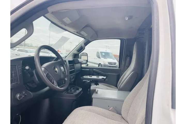 $10999 : 2017 Express 3500 image 9