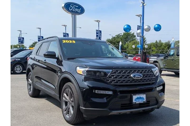 $28777 : Ford Explorer 2023 AWD XLT 4 image 2