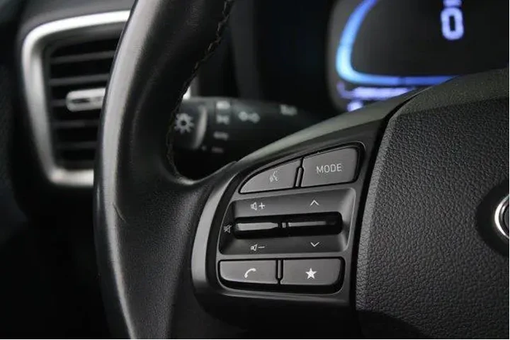 $16910 : Hyundai VENUE 2023 SEL 4dr C image 8