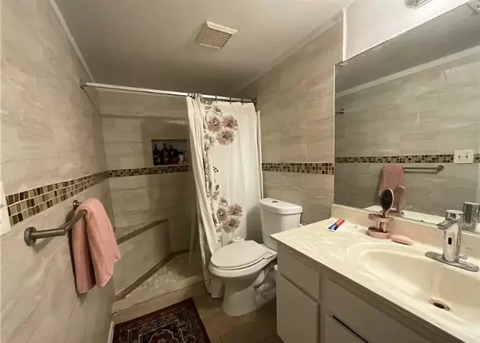 $800 : RENTA DE 1 CUARTO EN CASA image 5