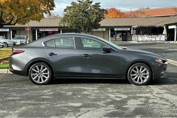 $17722 : Mazda Mazda3 Sedan 2023 2.5 image 7
