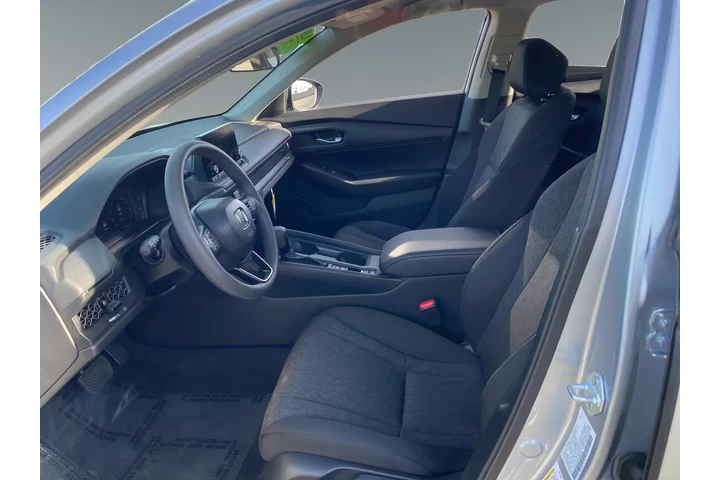 $31553 : Honda Accord 2025 LX 4dr Sed image 9