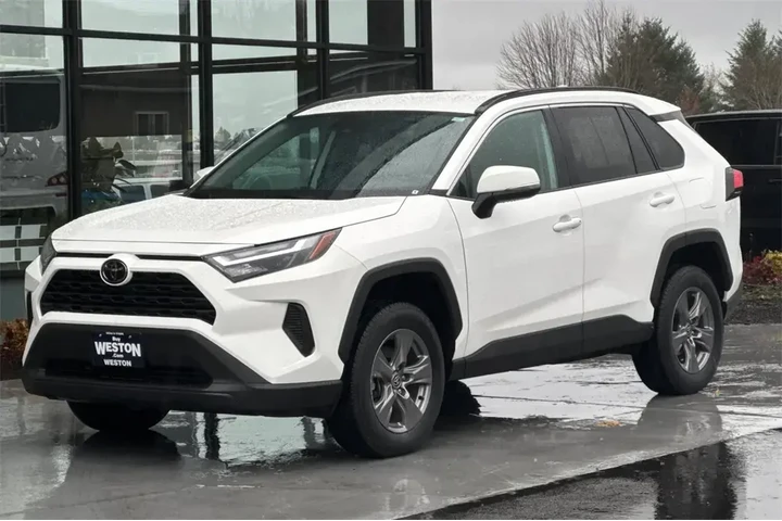 $29923 : Toyota RAV4 2024 AWD XLE 4dr image 8