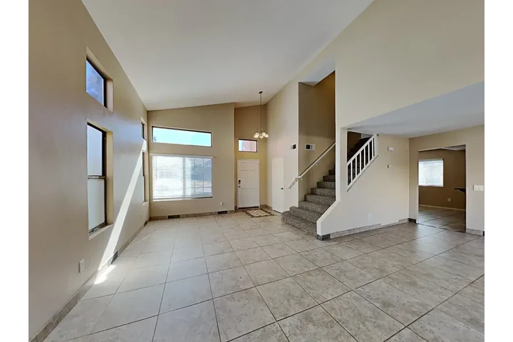 $3000 : HIGHLAND CA 3 bed & 2 bath image 4
