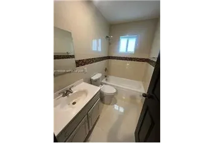 $4500 : Rental property with 4 bedro image 5