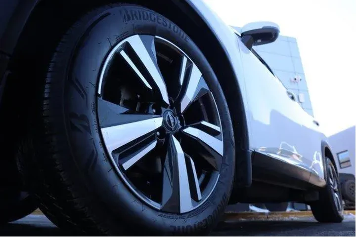 $27596 : Nissan Rogue 2023 AWD Platin image 9