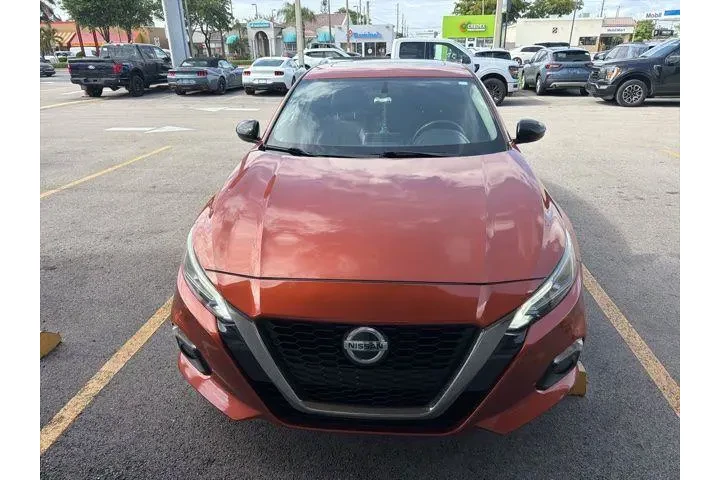 $6990 : Nissan Altima 2019 2.5 SR 4d image 2