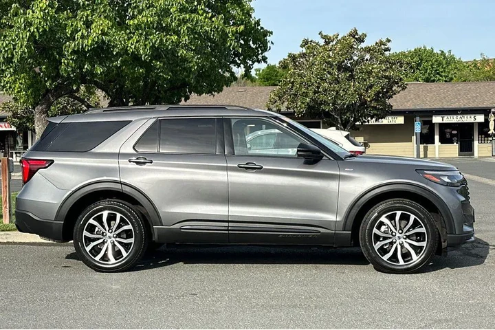 $36699 : Ford Explorer 2025 AWD ST-Li image 7