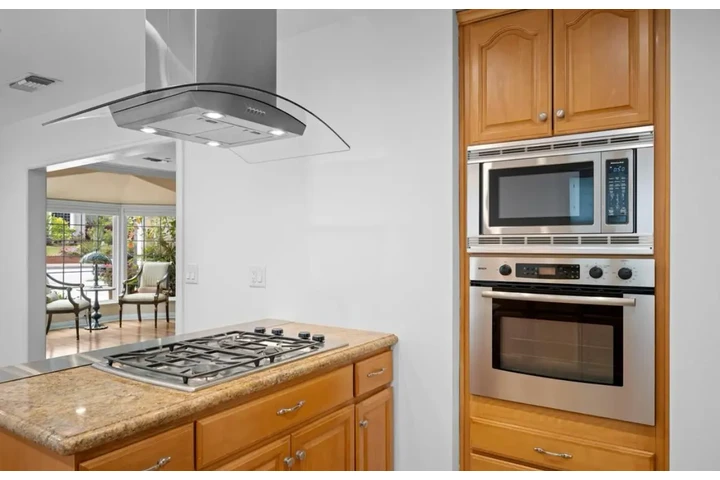 $2450 : 3 Bedroom House in Inglewood image 5