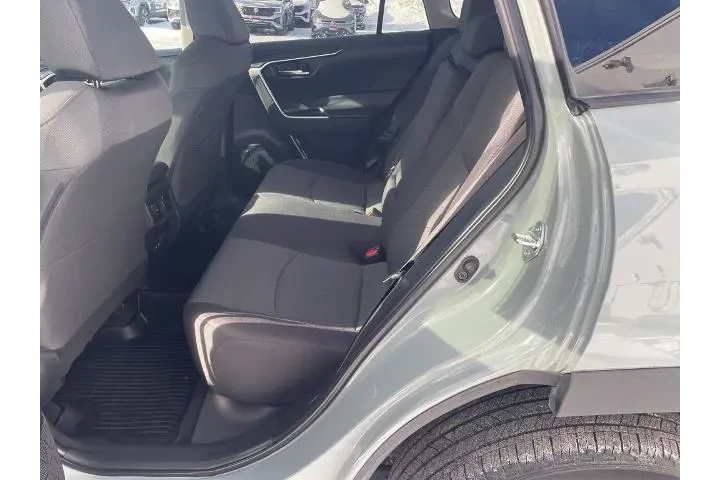 $29991 : Toyota RAV4 2023 AWD XLE 4dr image 10