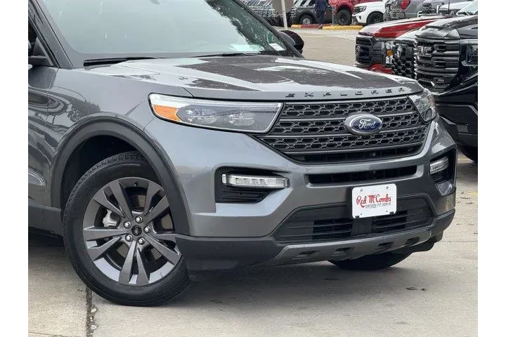 $31839 : Ford Explorer 2023 XLT 4dr S image 2