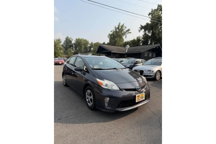 $12500 : 2012 Prius Four image 6
