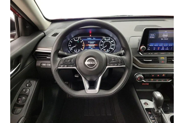 $18998 : Nissan Altima 2024 2.5 SV 4d image 10