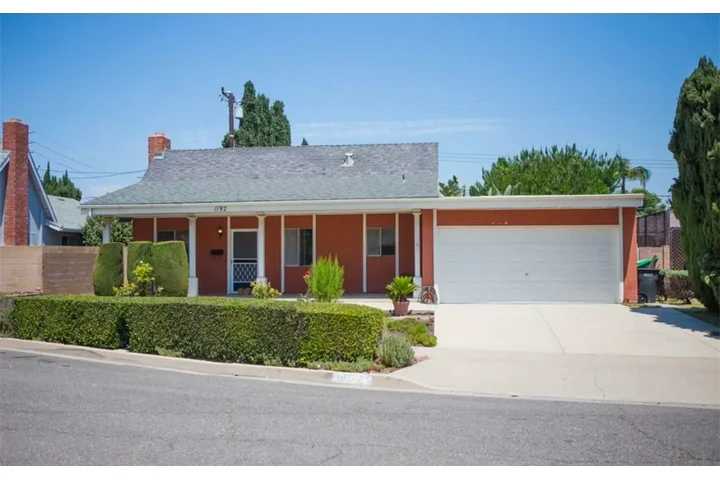 $1900 : Beautiful 2 Bedroom Home in LA image 1