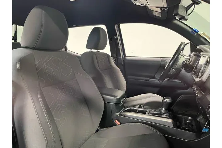 $32561 : Toyota Tacoma 2016 image 10