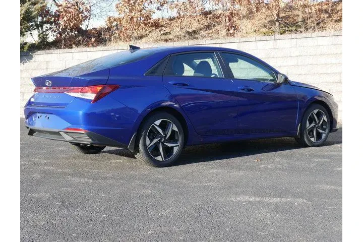 $22995 : Hyundai ELANTRA 2023 SEL 4dr image 7