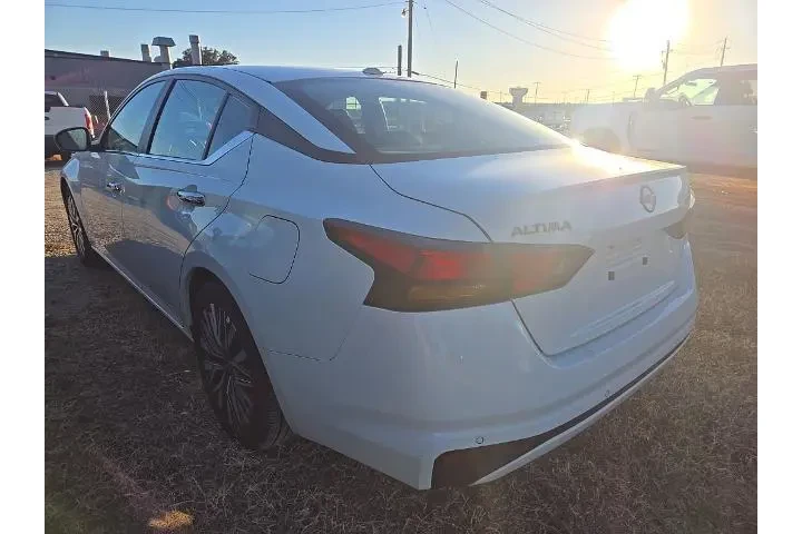 $19641 : Nissan Altima 2025 2.5 SV 4d image 2