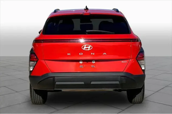 $20997 : Hyundai KONA 2025 AWD SEL 4d image 5