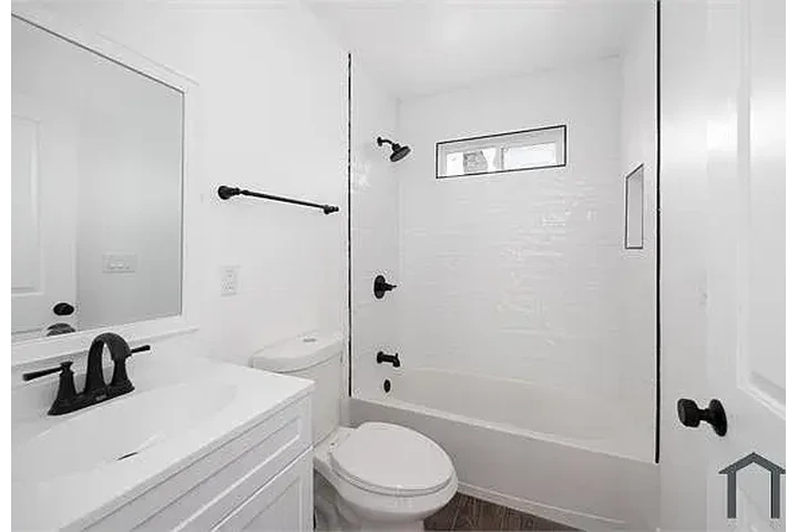 $1850 : ASAP MOVE IN@ Westmont ca ### image 2