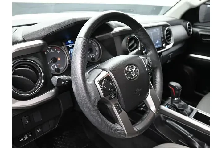 $29795 : Toyota Tacoma 2021 4x2 TRD S image 8