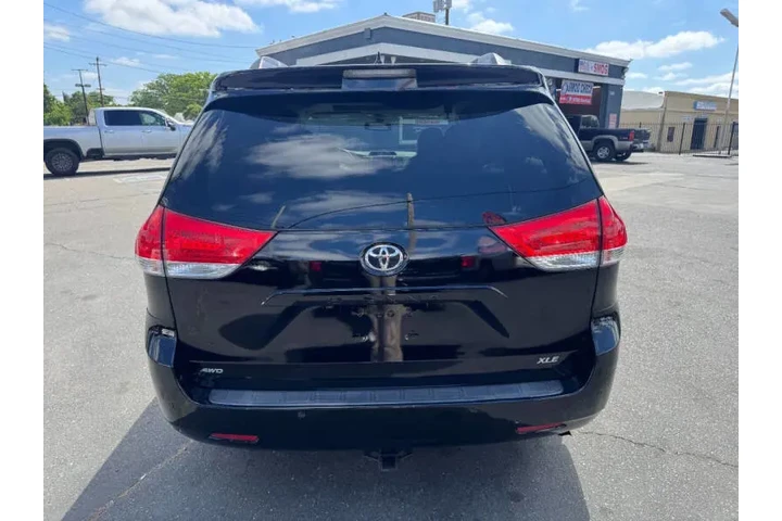 $8998 : 2011 Sienna XLE 7-Passenger image 7