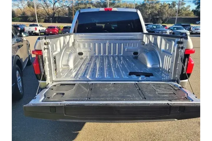 $33211 : Ford F-150 Lightning 2023 AW image 8