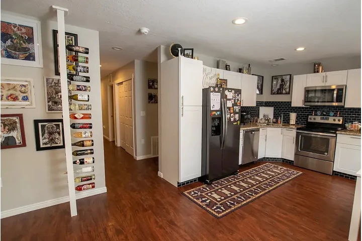 $980 : Move-in Ready 3-Bedroom home image 2