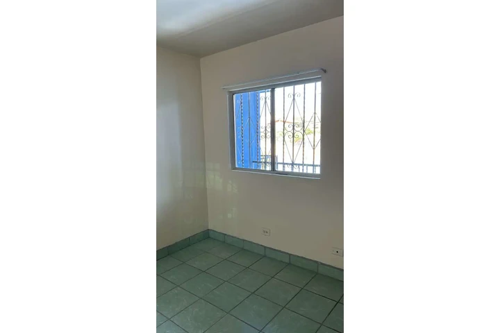 $650 : Casa 2rec 2baños serca garita image 8