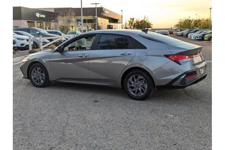 $19990 : Hyundai ELANTRA 2024 SEL 4dr image 6