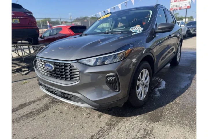 $23995 : 2023 Escape Active image 4