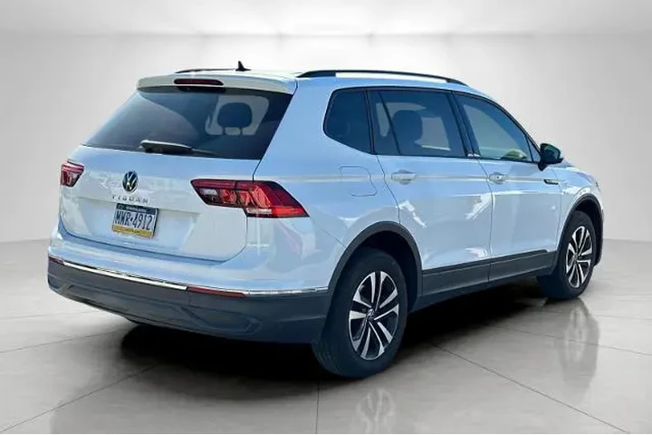 $14995 : Volkswagen Tiguan 2022 S 4dr image 2