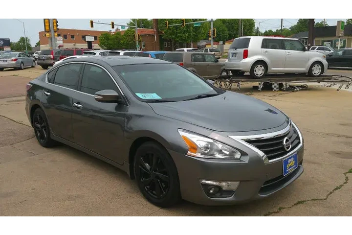 $10999 : 2015 Altima 2.5 SL image 6