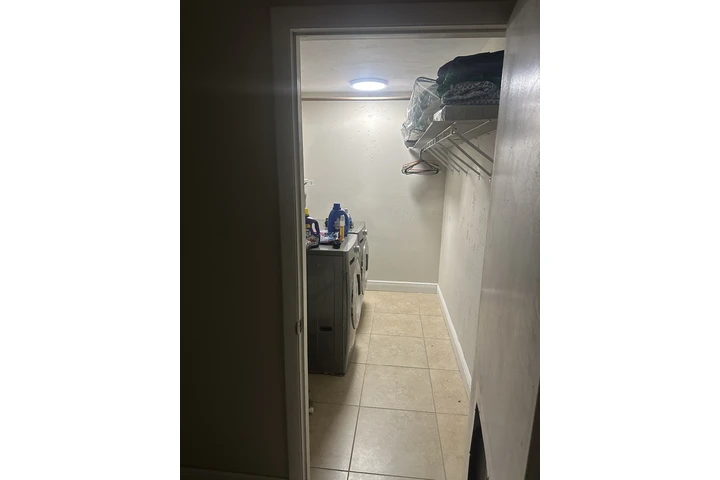 $850 : Habitaciones en North Miami image 8