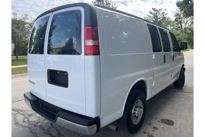 $13997 : 2019 Express 2500 image 9