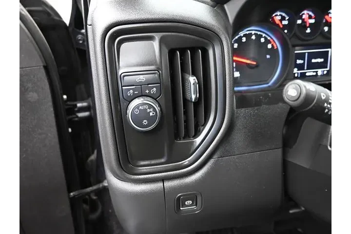 $33822 : Chevrolet Silverado 1500 202 image 9