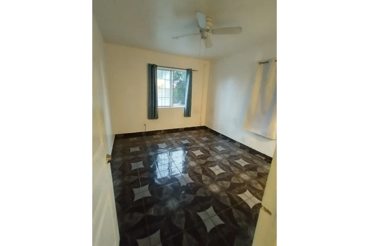 $575 : Rento cuarto image 1