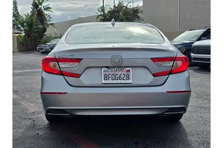 $18858 : Honda Accord 2018 LX 4dr Sed image 6