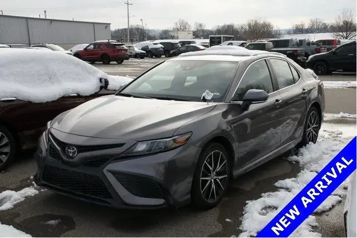 $23000 : Toyota Camry 2023 SE 4dr Sed image 1