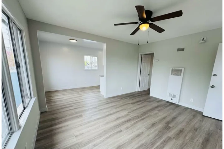 $1900 : 2 Bed Apartment in Los Angeles image 6