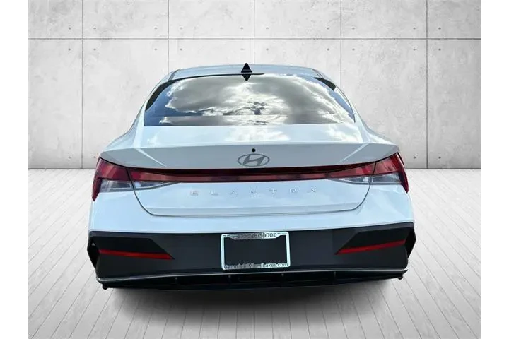 $18985 : Hyundai ELANTRA 2024 SEL 4dr image 4