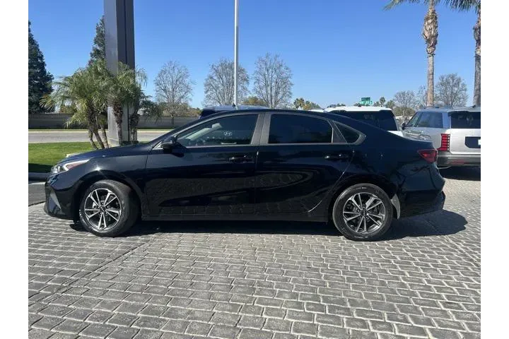 $15995 : Kia Forte 2023 image 6