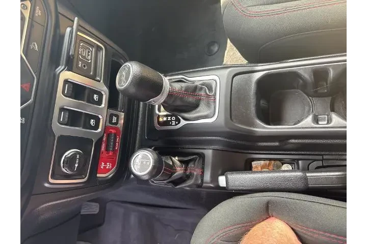 Jeep Wrangler 2019 4x4 Rubic image 9