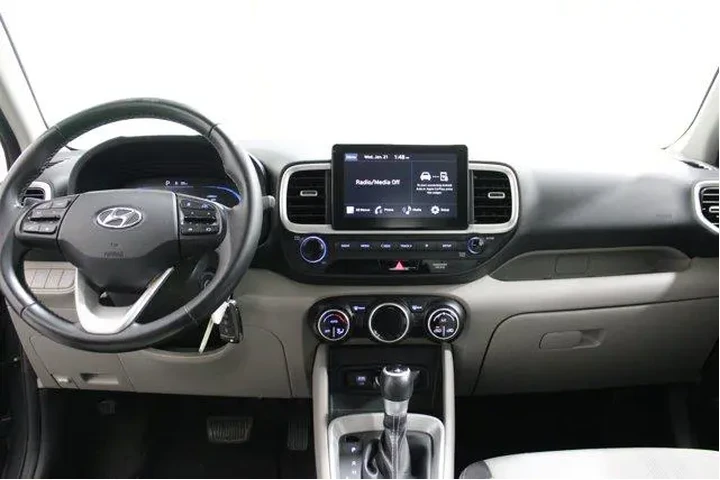 $17989 : Hyundai VENUE 2023 SEL 4dr C image 2