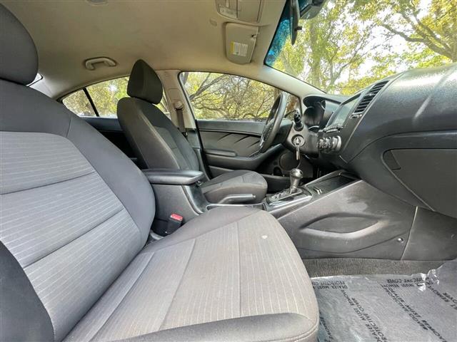 $6800 : 2018 Kia Forte LX Sedan 4D image 9
